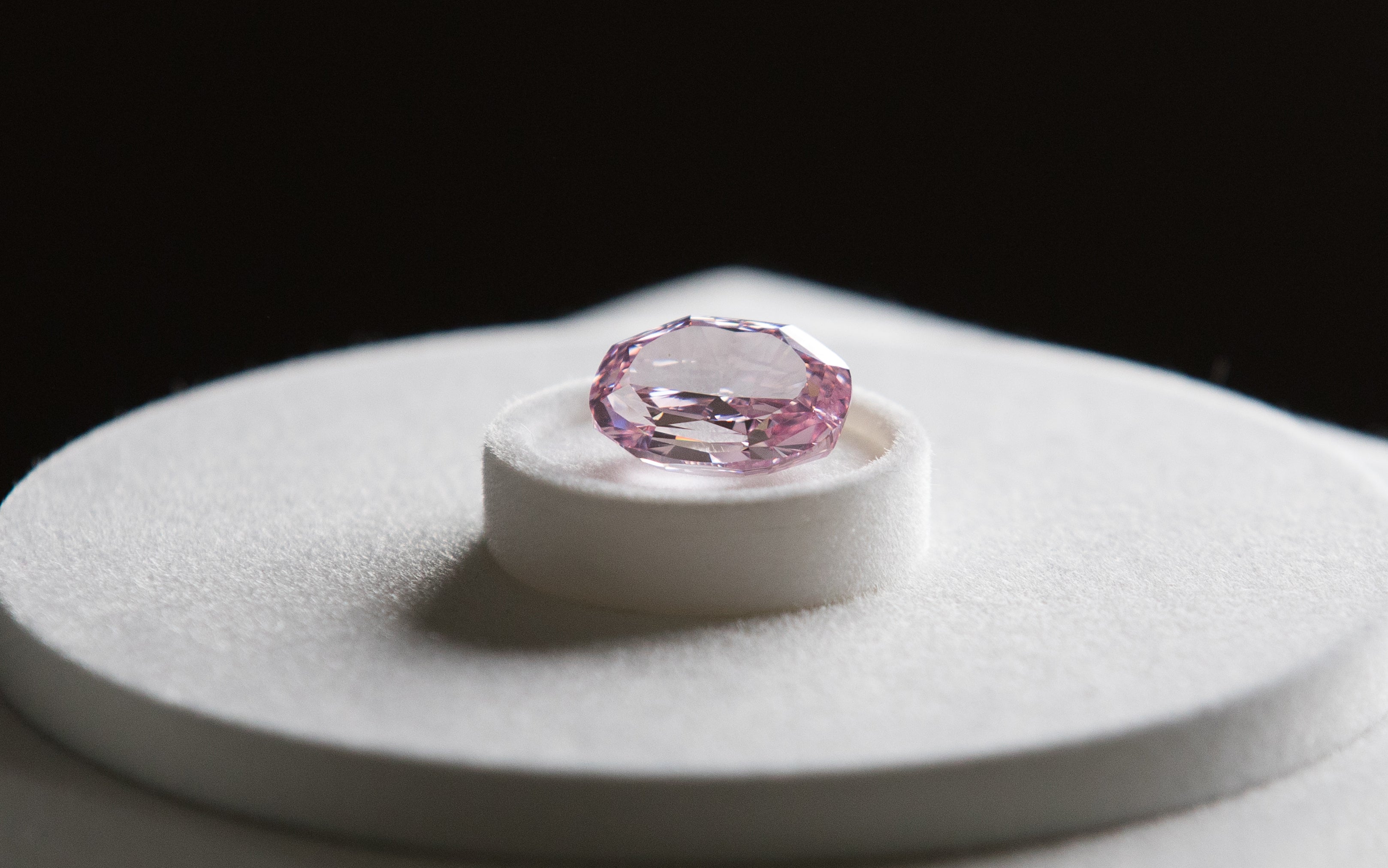 Alrosa Exhibits Largest Pink Diamond Ever Found in Russia