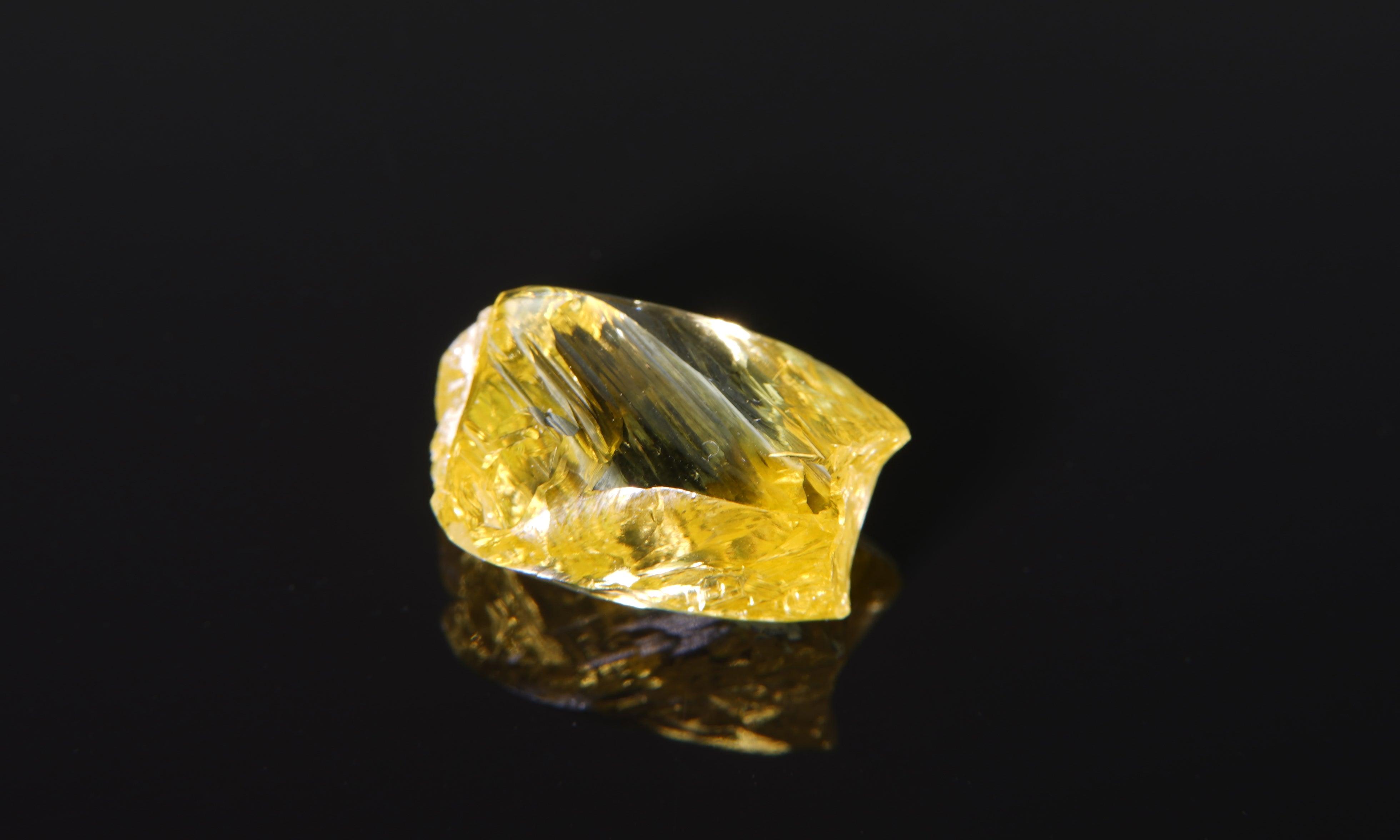 Alrosa Unearthed First Colored Rough Diamond at its New Verkhne-Munskoye Deposit in Yakutia.