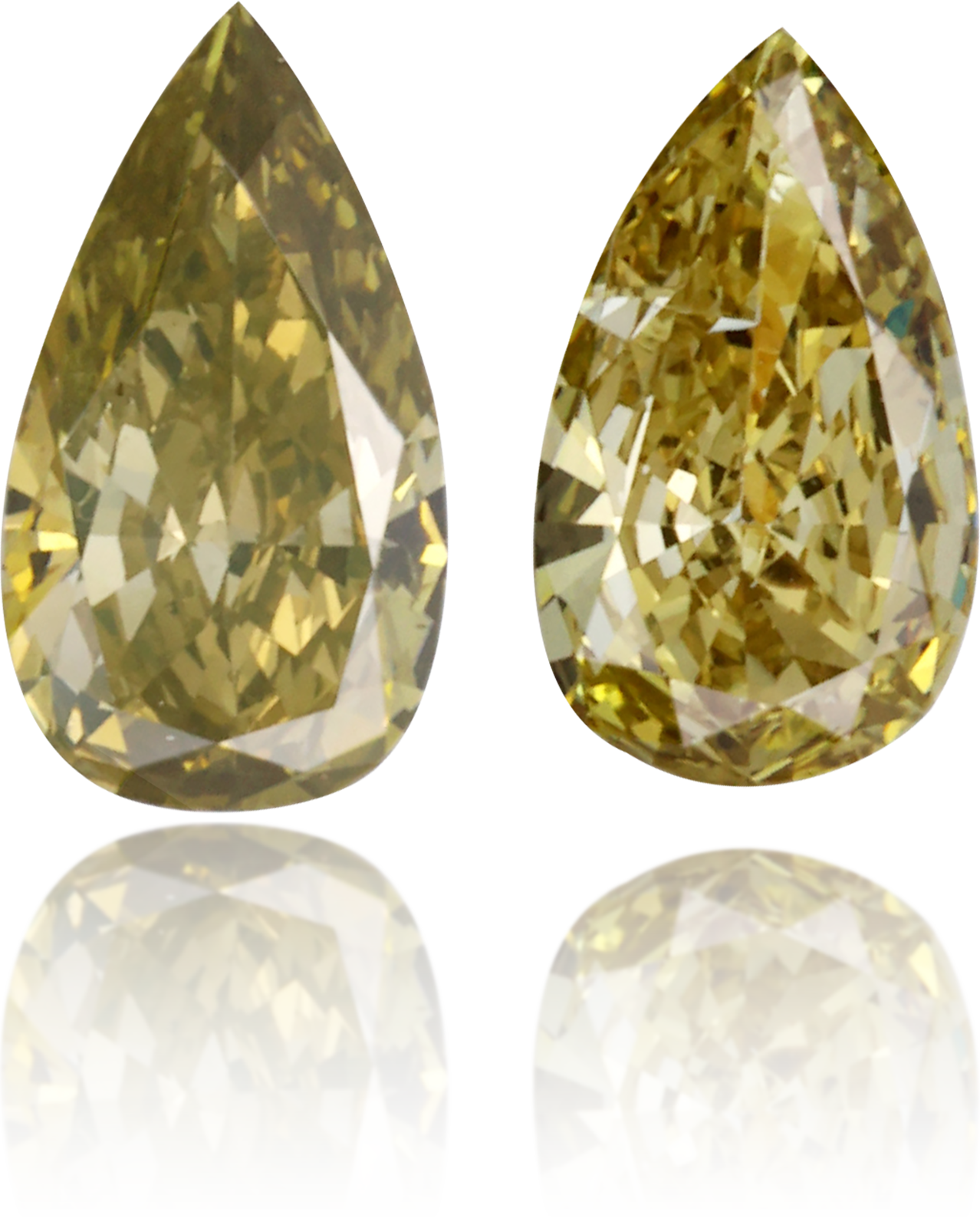 Natural Green Diamond Pear Shape 0.69 ct set
