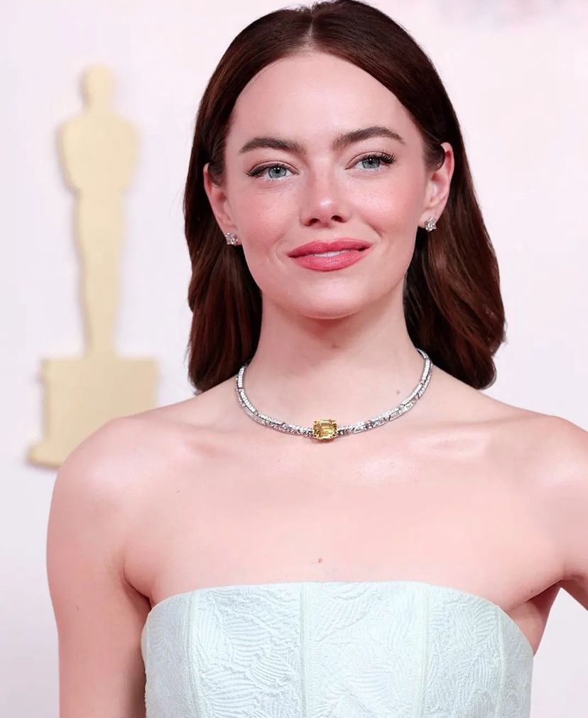 Emma Stone wearing a Yellow diamond necklace at the Oscars